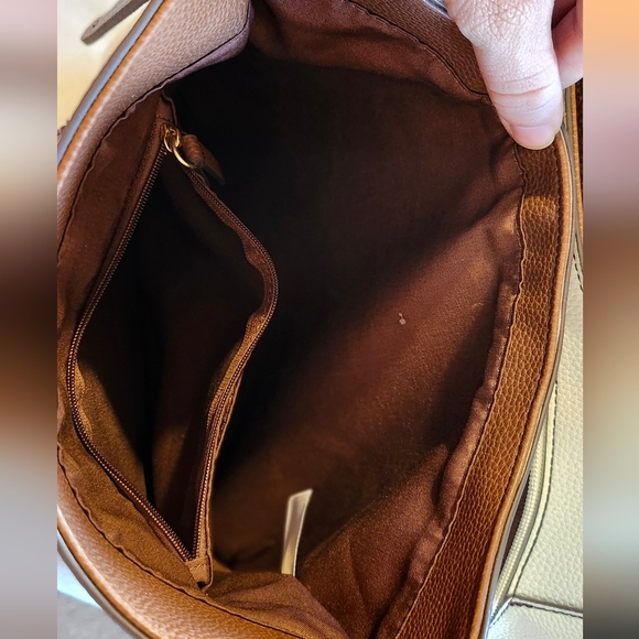 EUC Liz Claiborne Tote, Tan and Cream Purse, Liz Claiborne Purse, Two Toned Bag - Picture 14 of 16